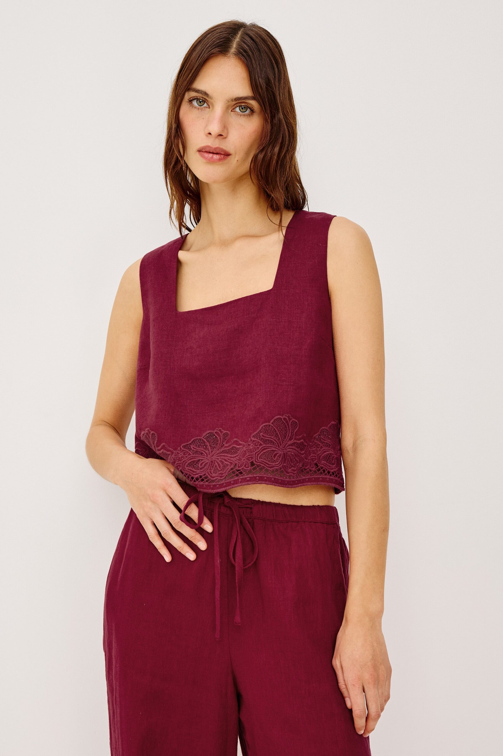 AKIRA-BERRY-HIBISCUS-EMBROIDERY_1_229-615C-8575