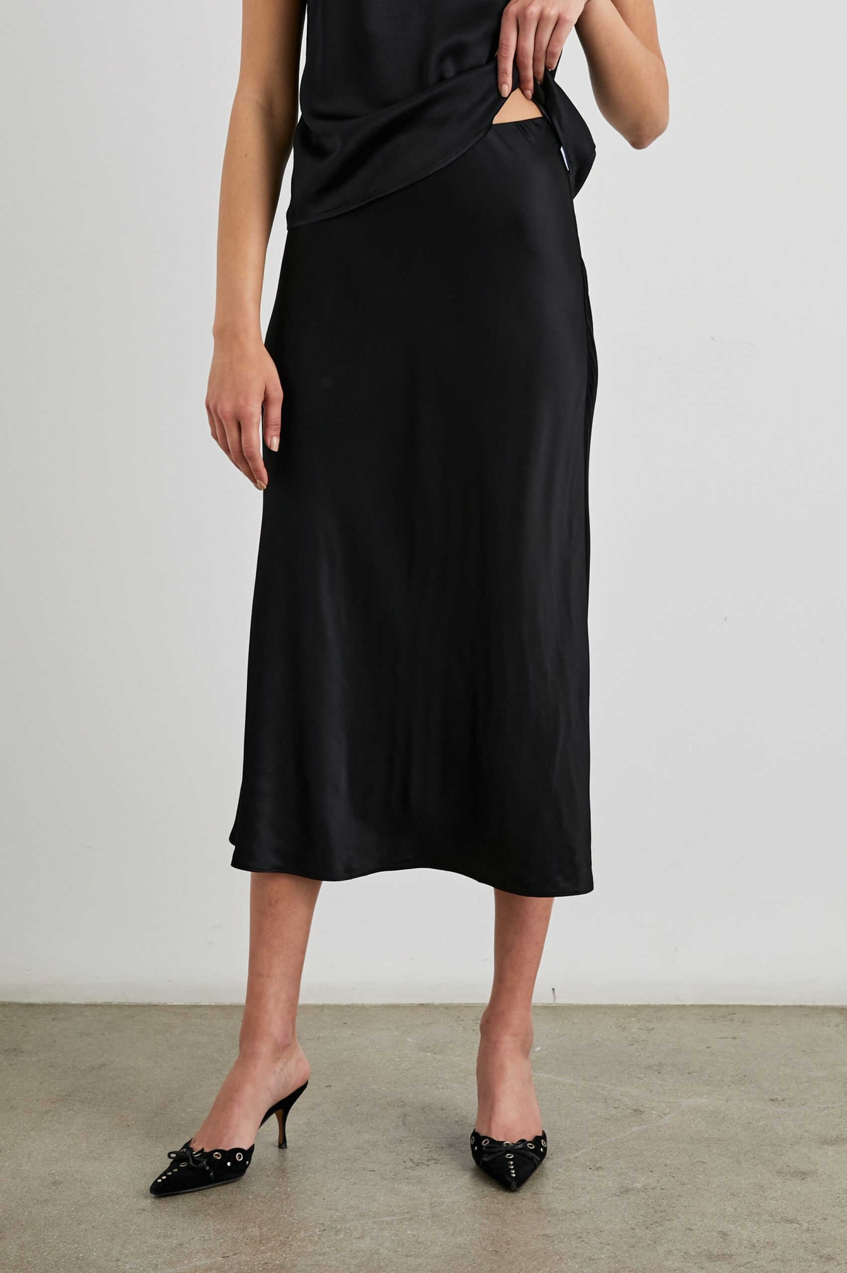 ANYA-BLACK-1