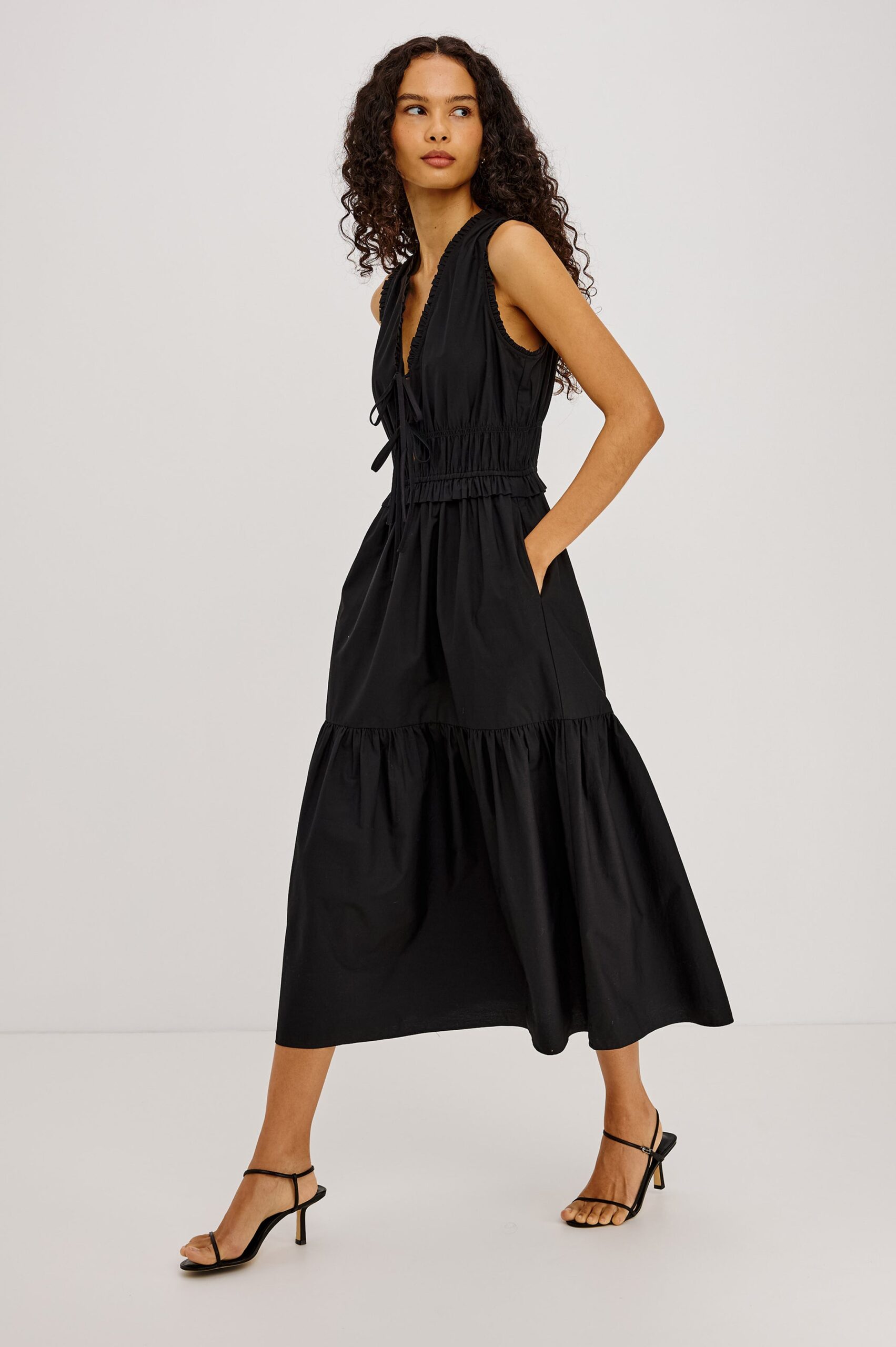 DANA-BLACK_1_642B-122H-001_5978b4e2-6665-4738-a62a-35b804a545c7