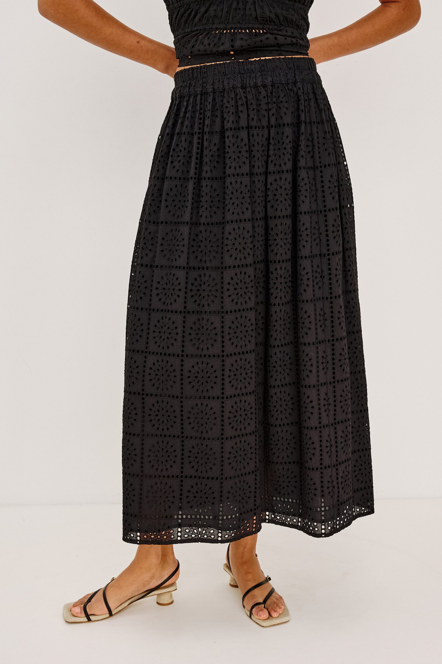 DAX-BLACK-GRID-EMBROIDERY_1_649A-243D-8576_397ad12b-ff7e-420f-8be2-370a5e986c6a