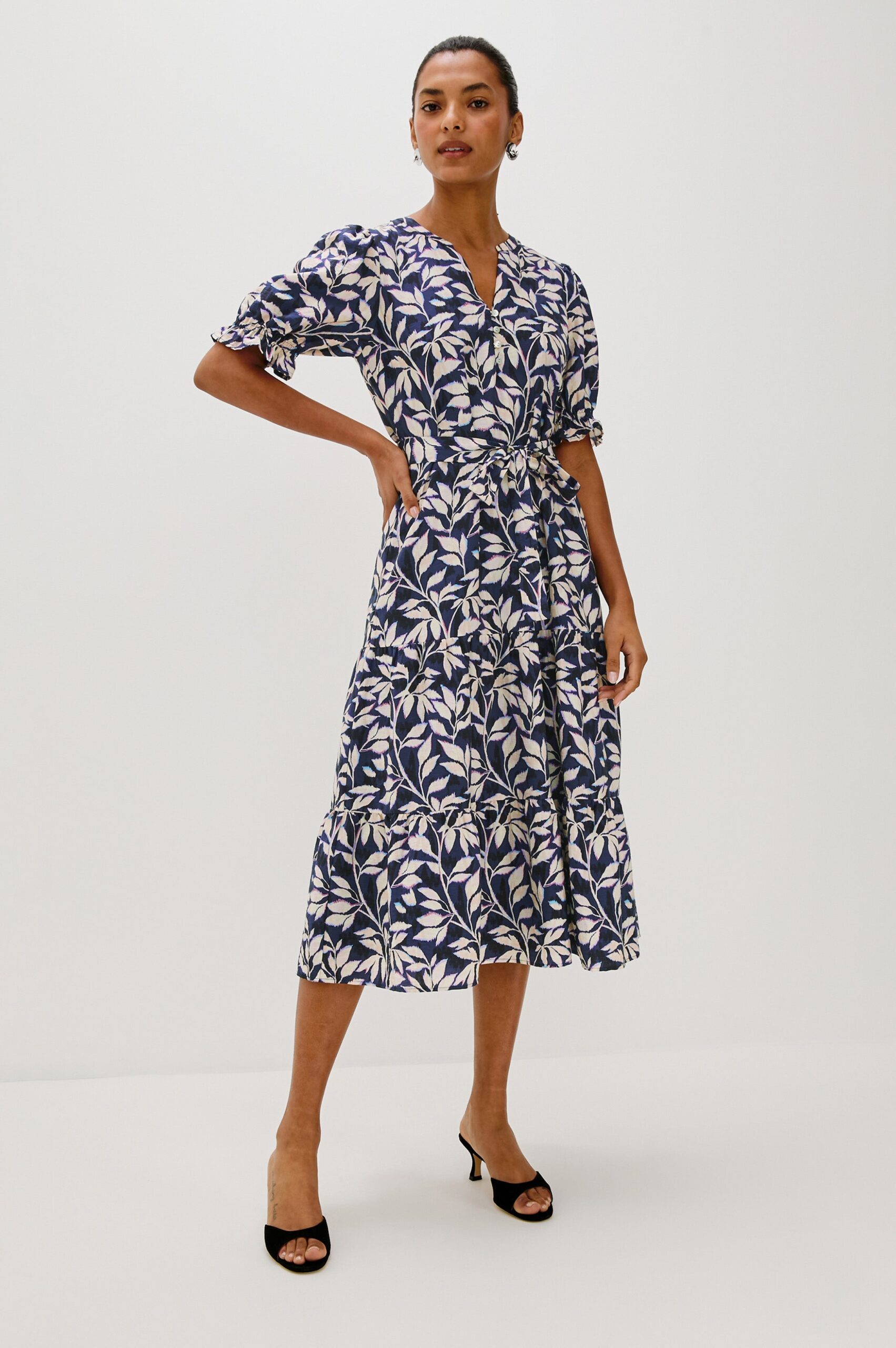 ELIANA-NAVY-VINES-1