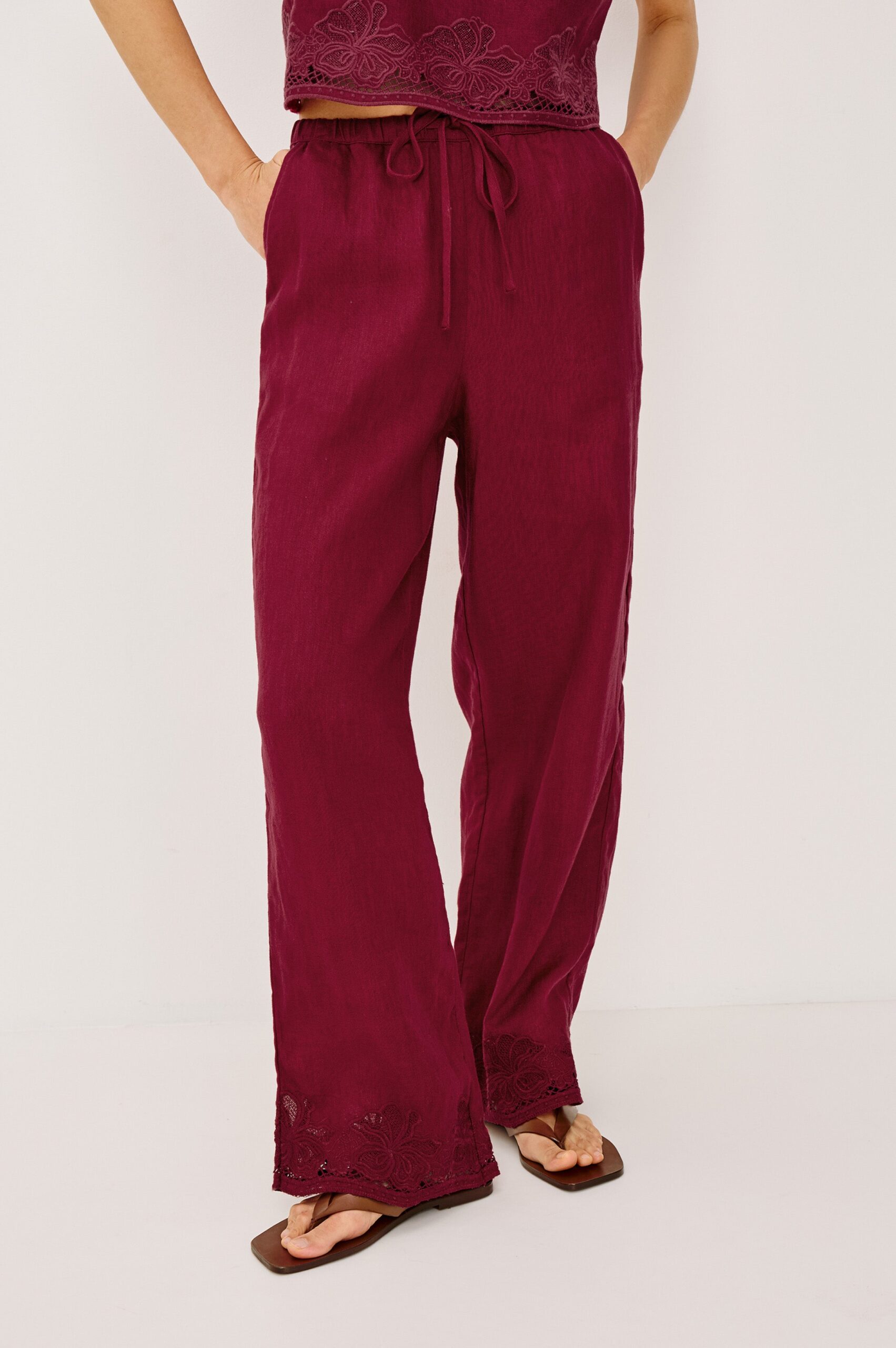 EMMIE-BERRY-HIBISCUS-EMBROIDERY_1_229-557-8575