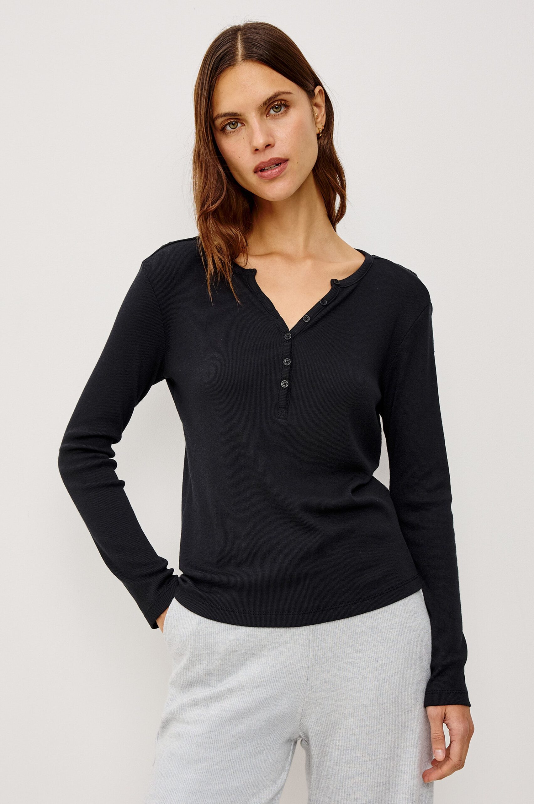 ESSENTIAL-HENLEY-BLACK-861C-375C-001-1