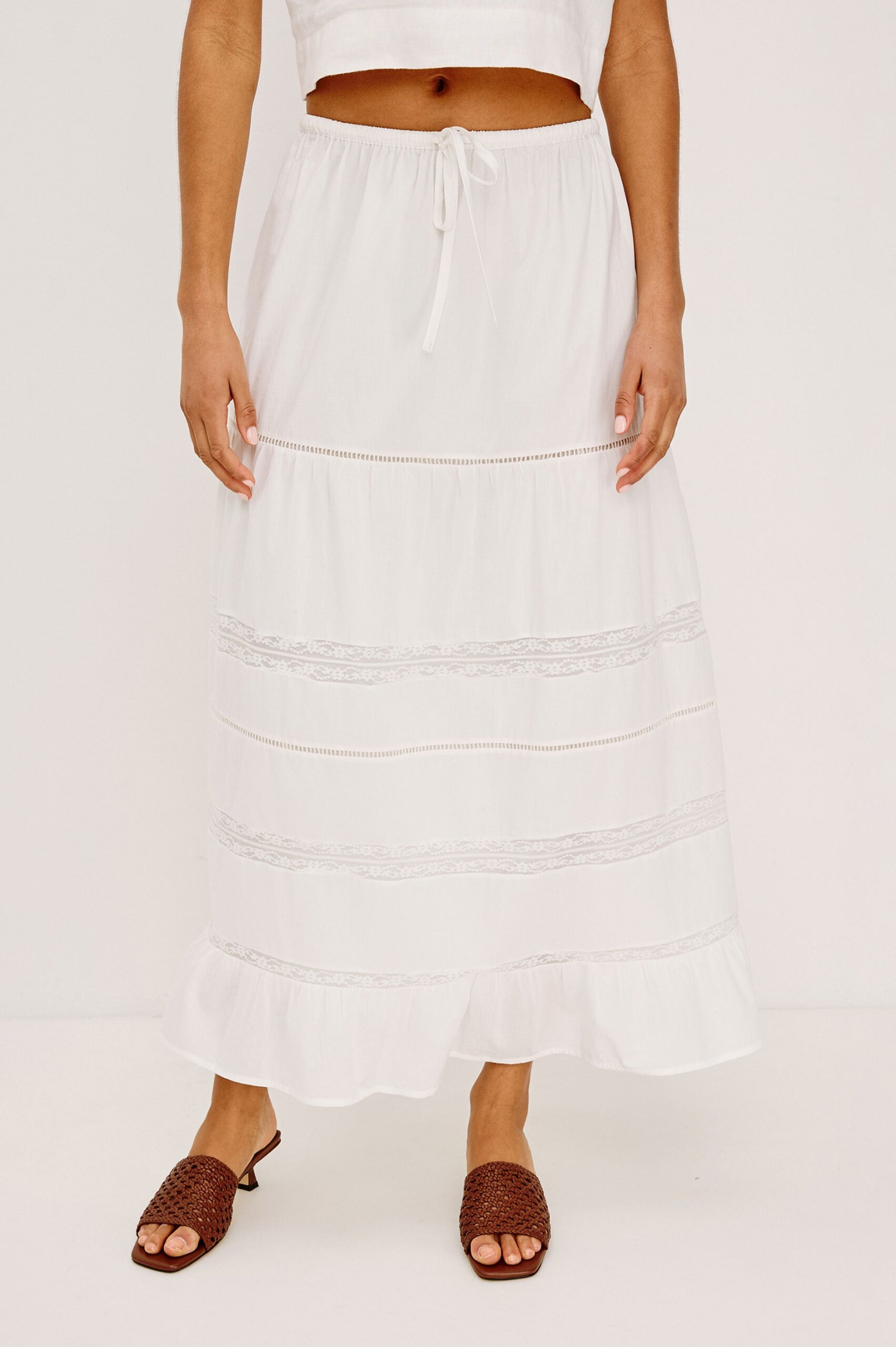 HETTIE-WHITE_1_649A-244D-002