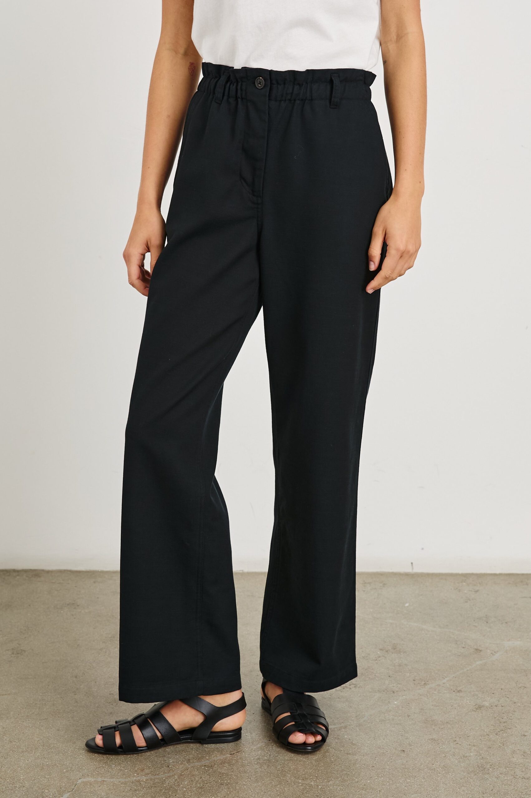 LIRA-BLACK-1