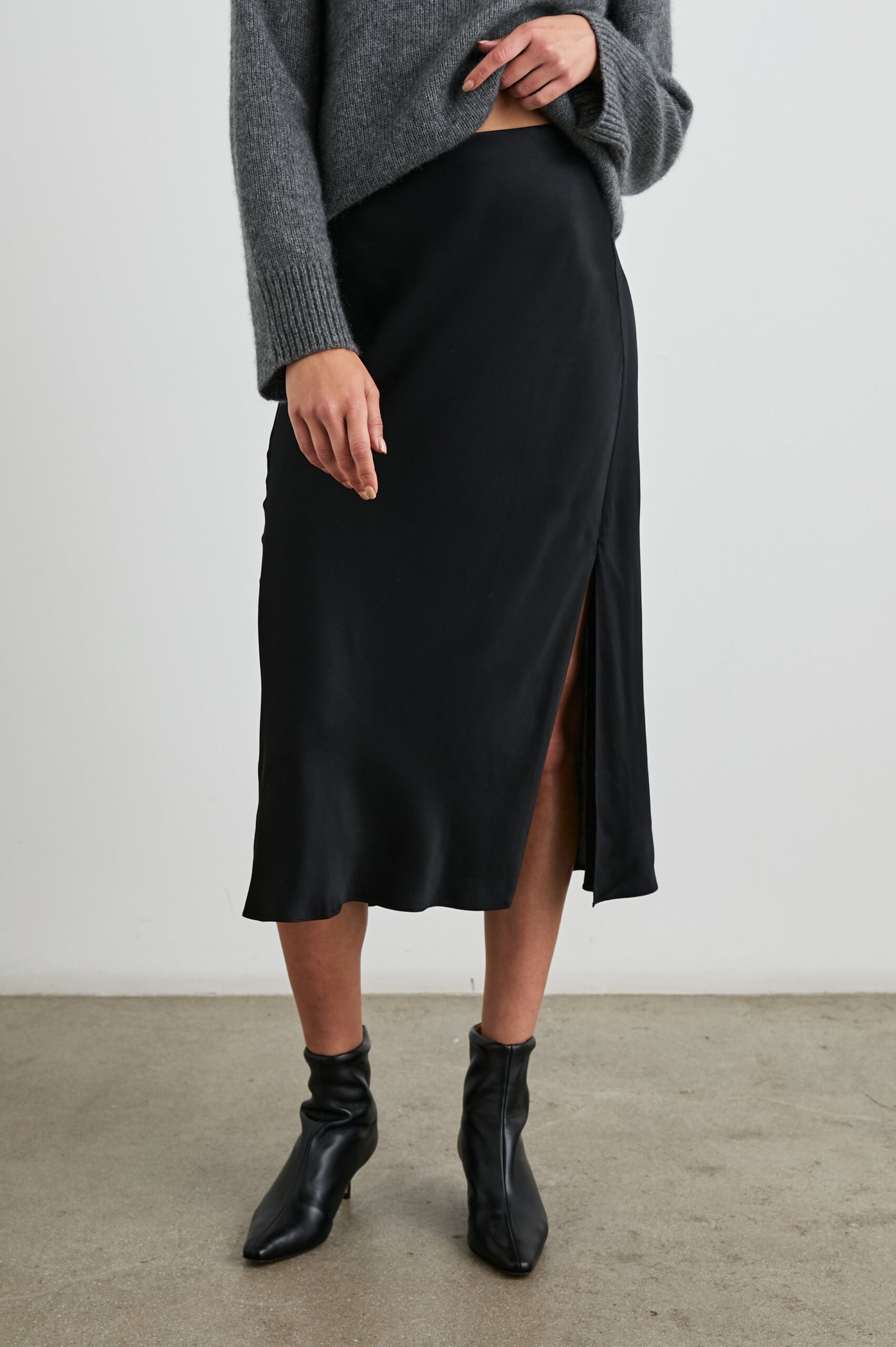 MAYA-BLACK-1