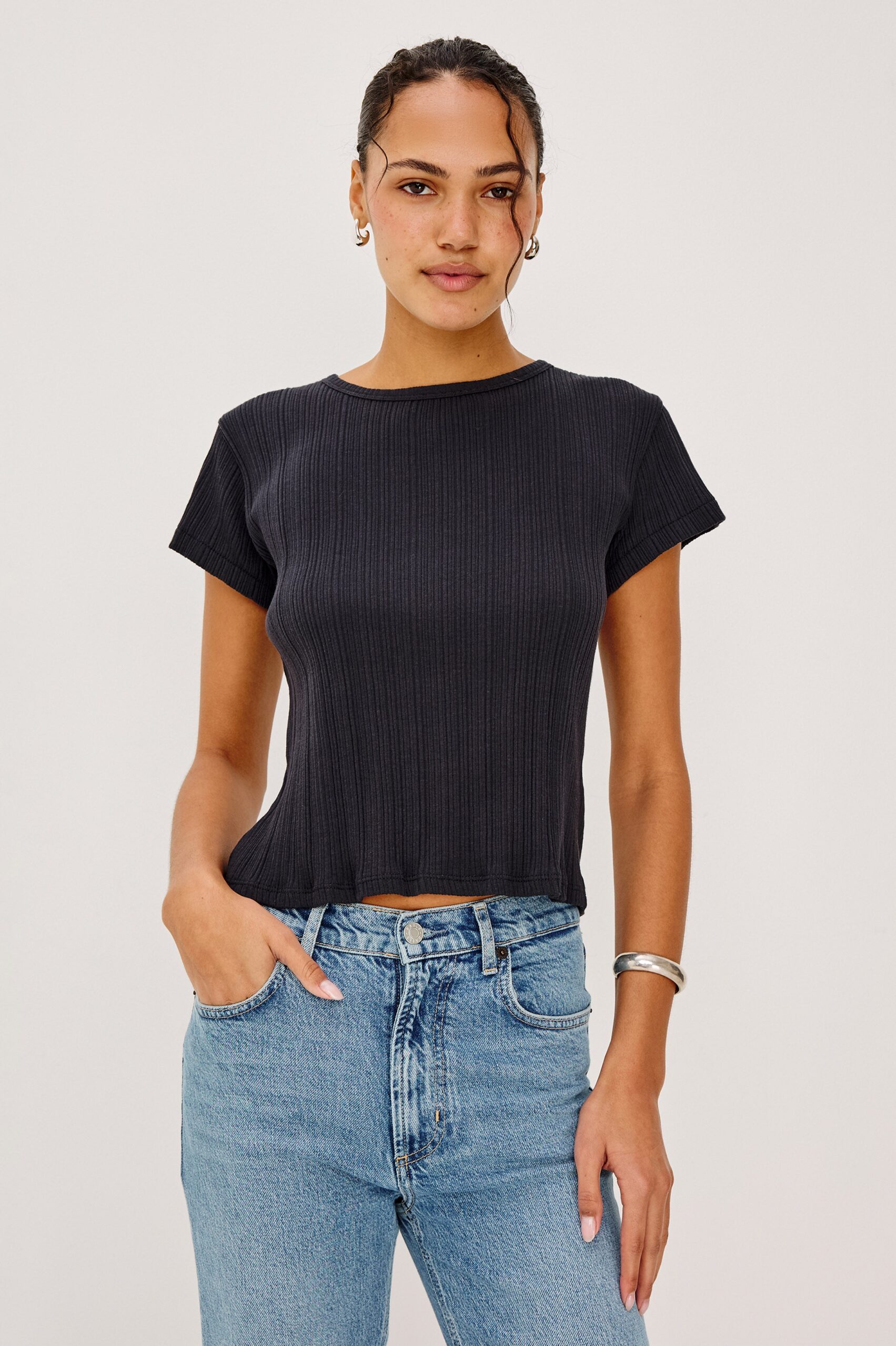 MICKEY-BLACK_1_842D-333E-001_d30b2aa8-a2b8-4a7a-8430-3f9d619470b9