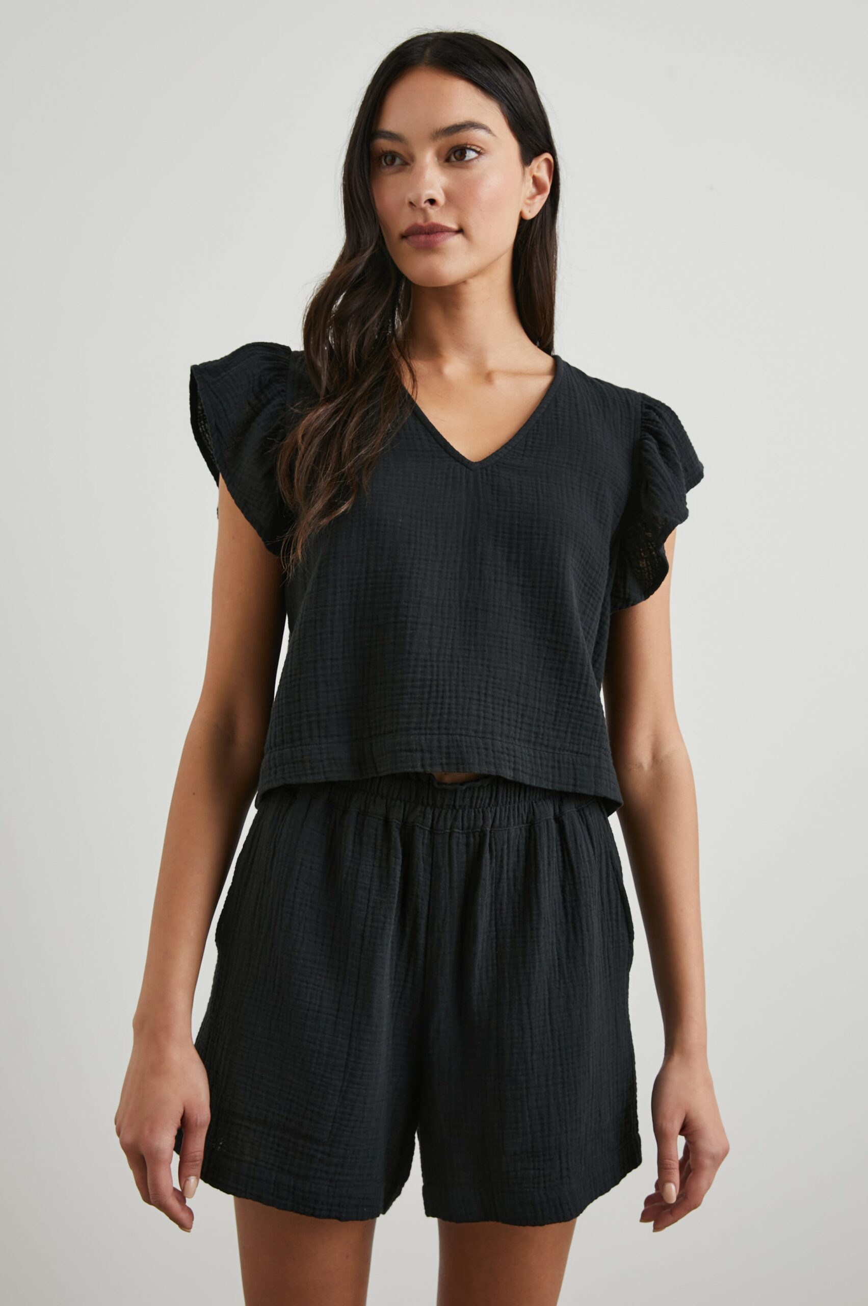 MILEY-BLACK-1_09c1df33-e99e-4622-917b-1dbd100b3a9c