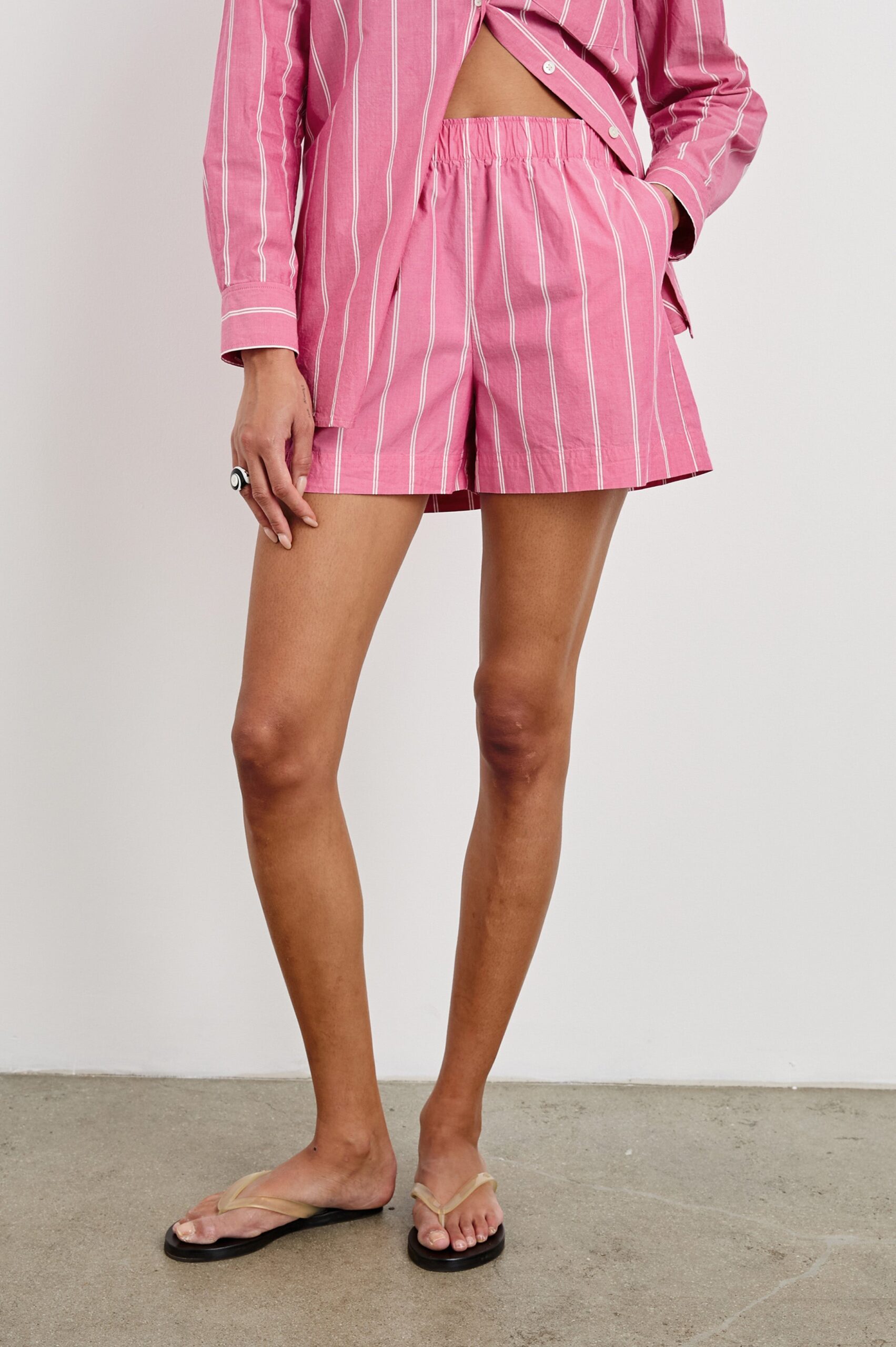 ROCKY-HIBISCUS-WHITE-STRIPE-1