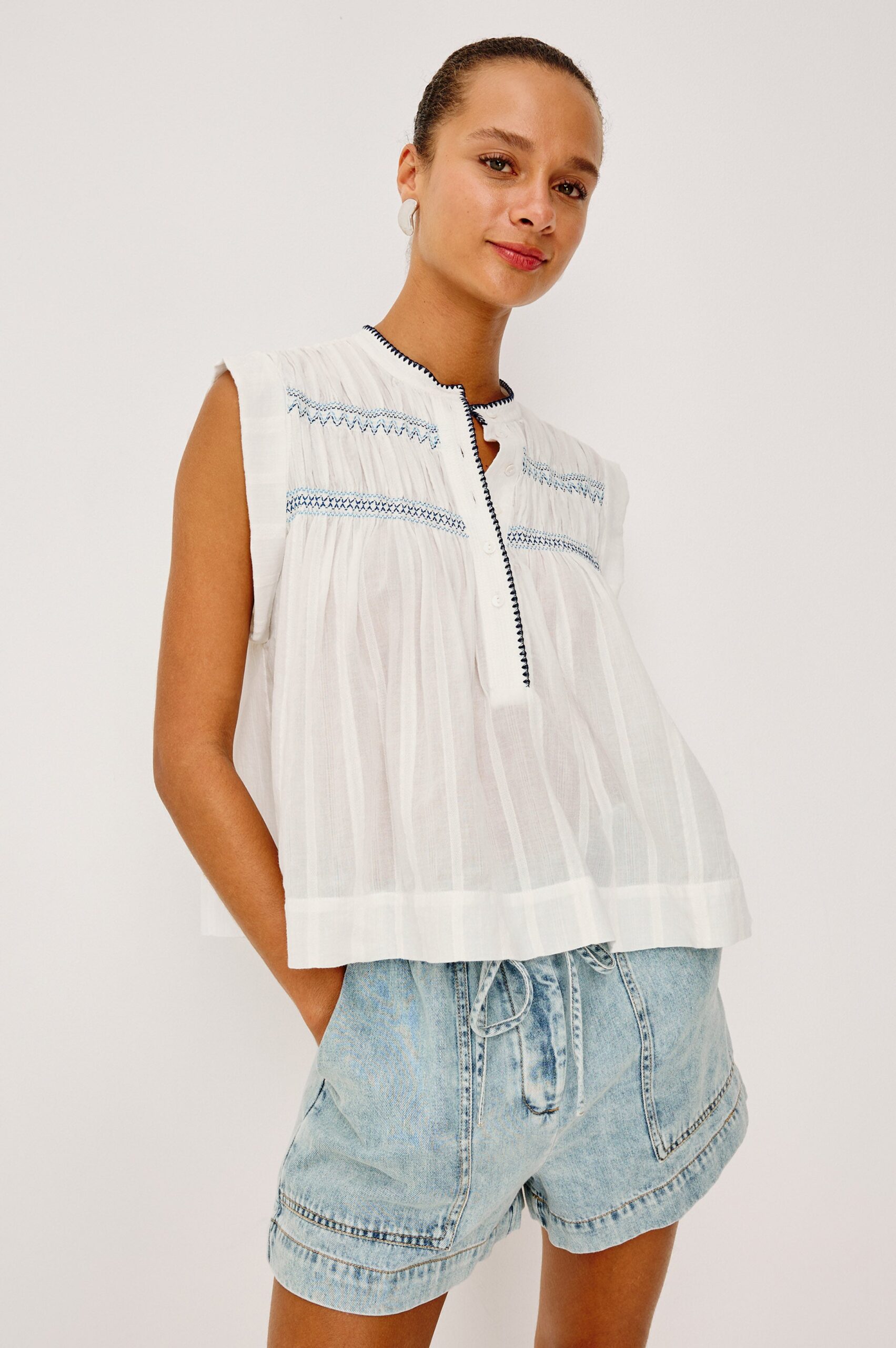 WILLOW-WHITE_1_641B-662D-002